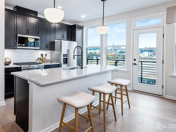 15 Tuckman Dr S, Monmouth Junction, NJ 08852