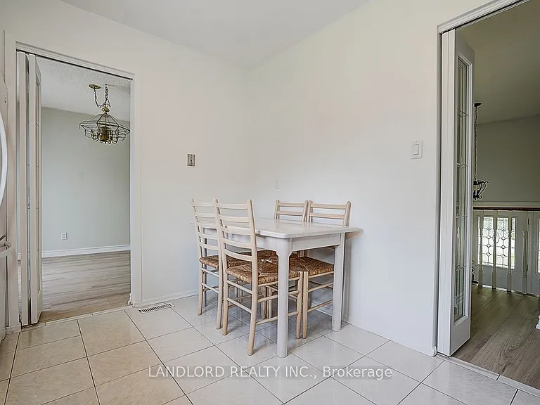 2294 Wyandotte Dr — Photo 20