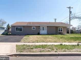 44 Elm Ln, Levittown, PA