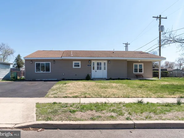44 Elm Ln, Levittown, PA 19054