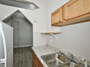 1402 4th Ave APT 8, Coraopolis, PA 15108