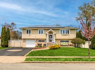 17 Seaver Lane, Smithtown, NY 11787