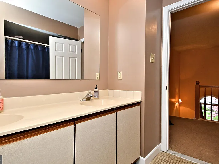 800 Beacon Ct — Photo 43