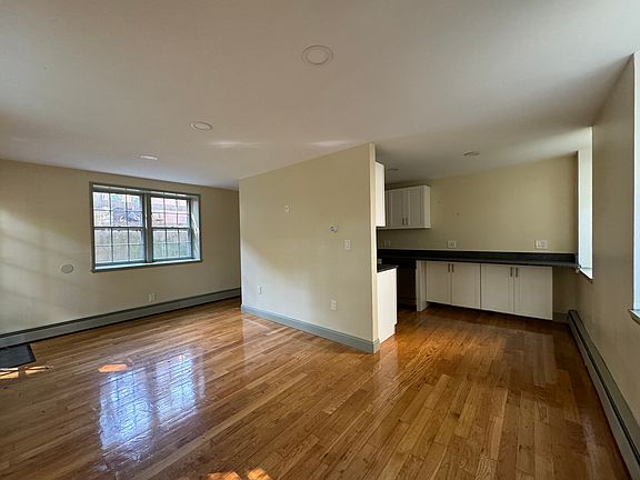 2nd image of 604 Chapel St #A