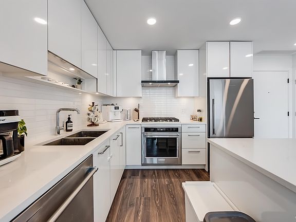 3rd image of 518 Clarke Rd #1507