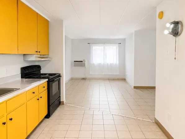 126 Beaver St APT 4, Framingham, MA 01702