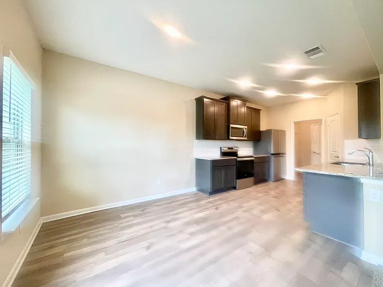 1702 Sandalwood Way — Photo 8