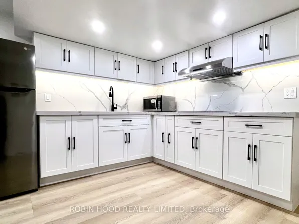 2 Lytton Blvd #Basement, Richmond Hill, ON L4B 3H2