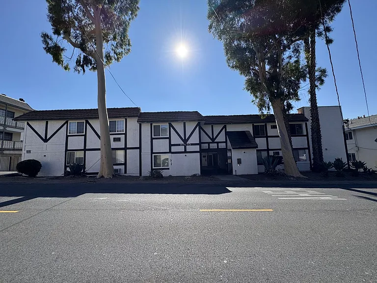 10635 Sherman Grove Ave — Photo 27