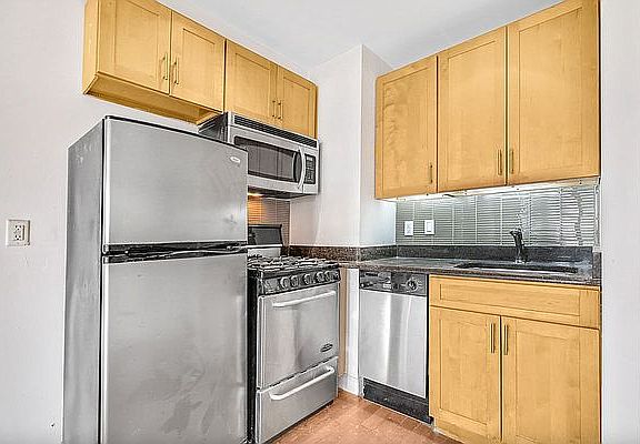 4th image of 2167 2nd Ave #4F
