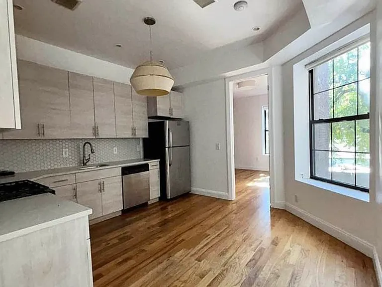 70 Herkimer St #4 — Photo 2