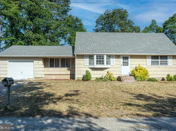 206 5th St, Waretown, NJ 08758