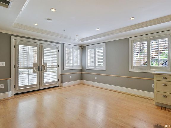 3rd image of 70 Collingwood St