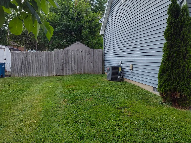 104 Holly Ct — Photo 3