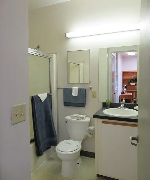 109 E State St — Photo 18