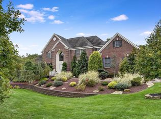 6 Steven Ct, Middletown, NJ 07748