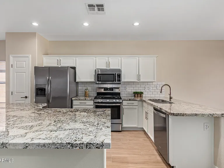 3556 N 143rd Ln — Photo 8