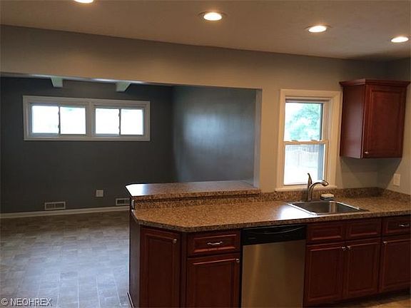 3rd image of 37 E Hillsdale Ave