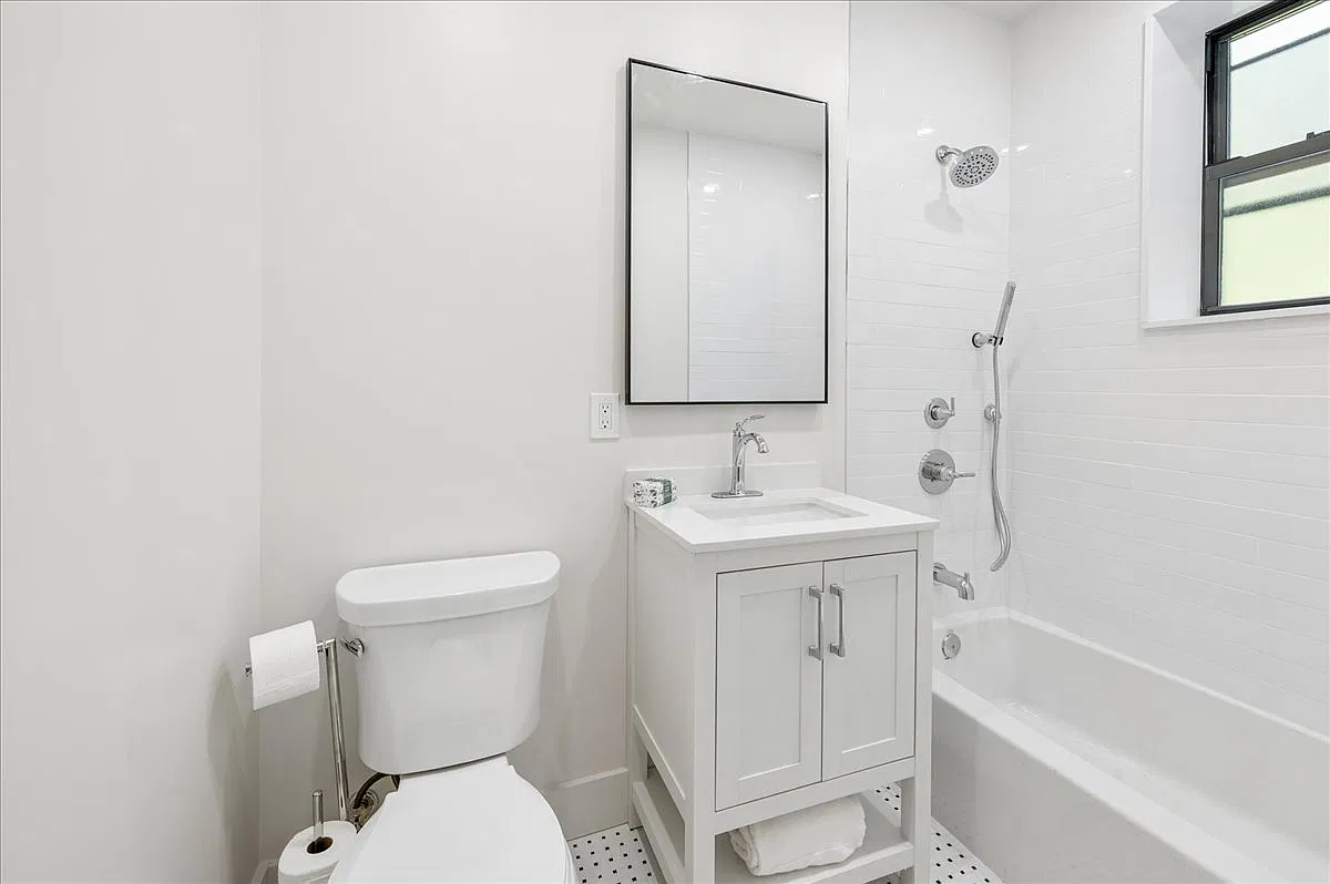 2 bed, 1000 sqft, $4,200 — Photo 3