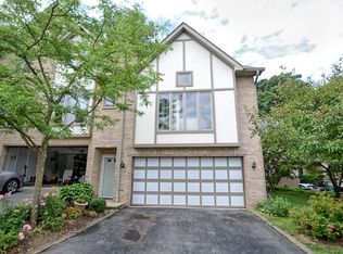 22 Cliffside Circle Dr, Willow Springs, IL 60480