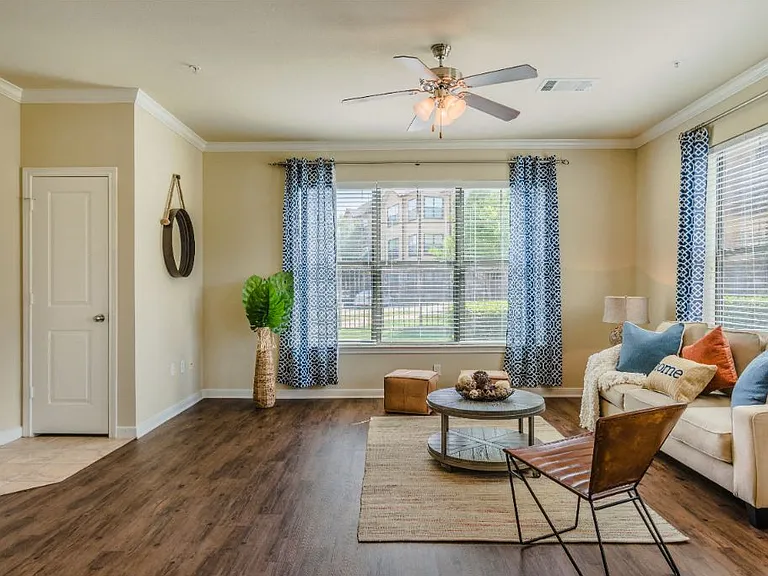 Hunter's Cove Apartments — Photo 6