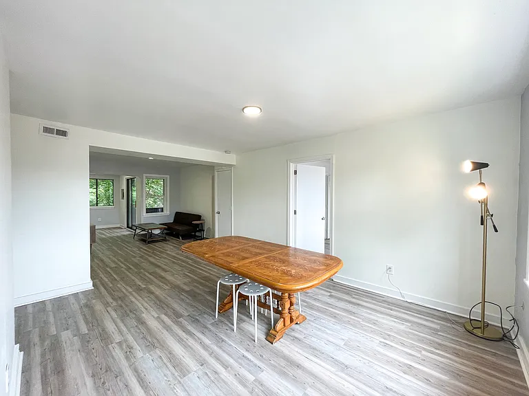 5735 Hobart St #4 — Photo 10