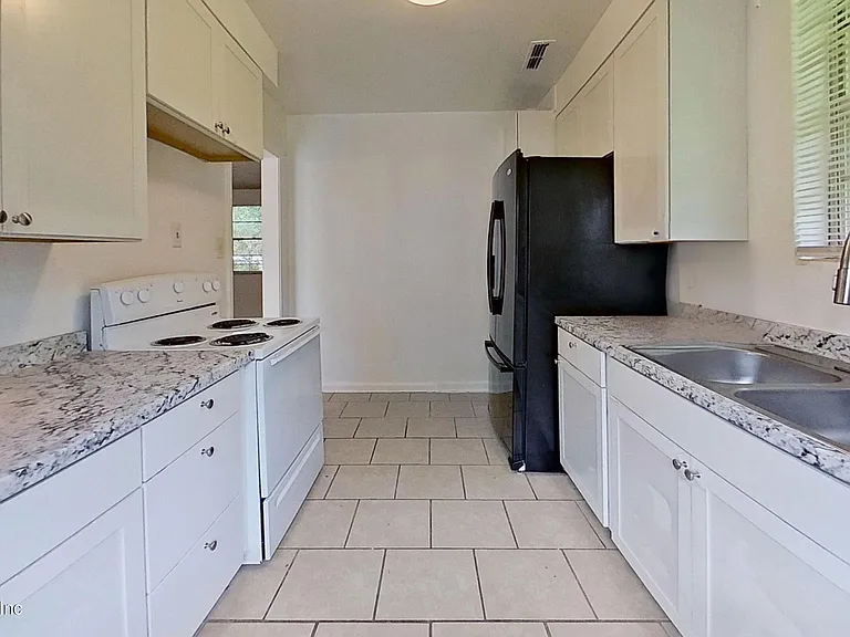 7104 Waikiki Rd — Photo 6