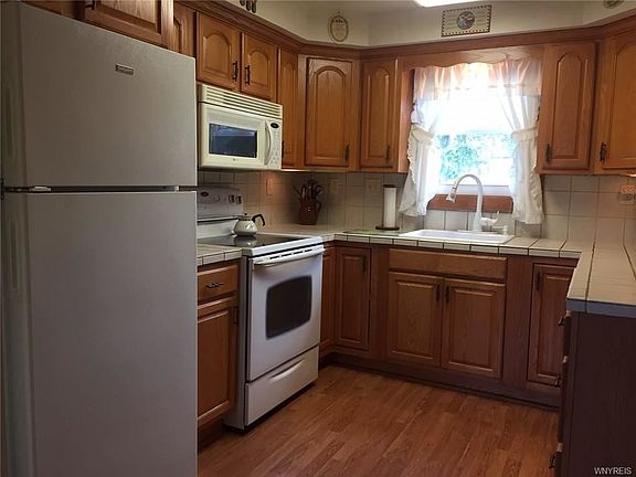 3rd image of 4793 Chapman Pkwy