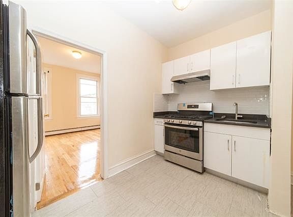 5th image of 538 Bramhall Ave