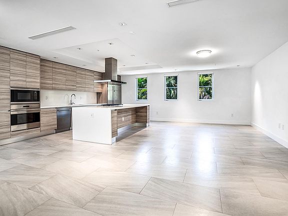 3rd image of 637 Santander Ave #5