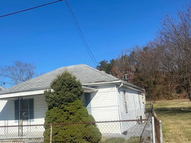 206 E Millpond St — Photo 23