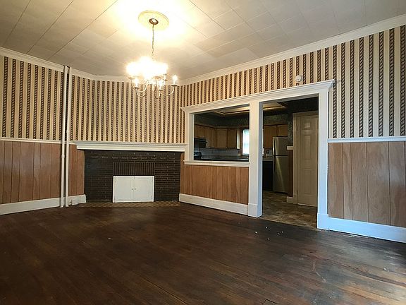 4th image of 76 N Pine Ave