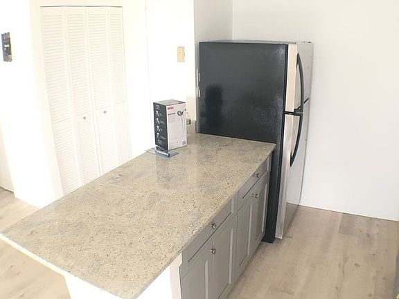4th image of 829 Greenwood Ave APT 6P