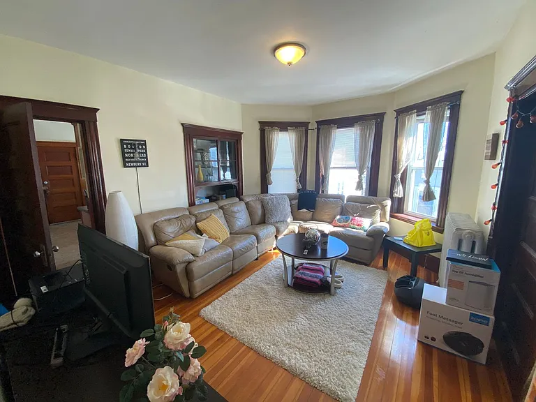 7 Hillside St #3 — Photo 1