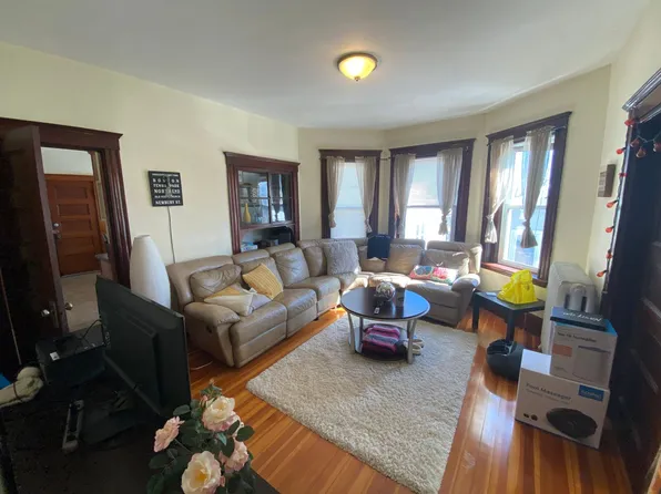 7 Hillside St Floor 3, Roxbury Crossing, MA 02120