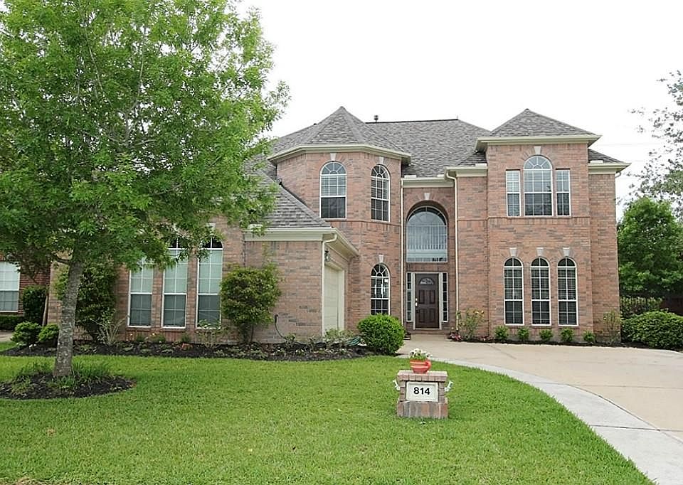 1st image of 814 Harbour Pl