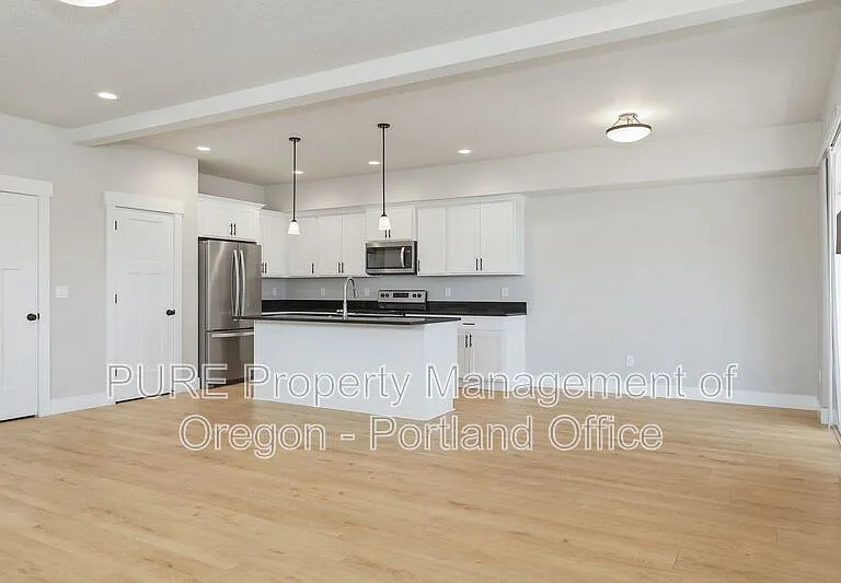 1730 NE Gilbert Ln — Photo 16