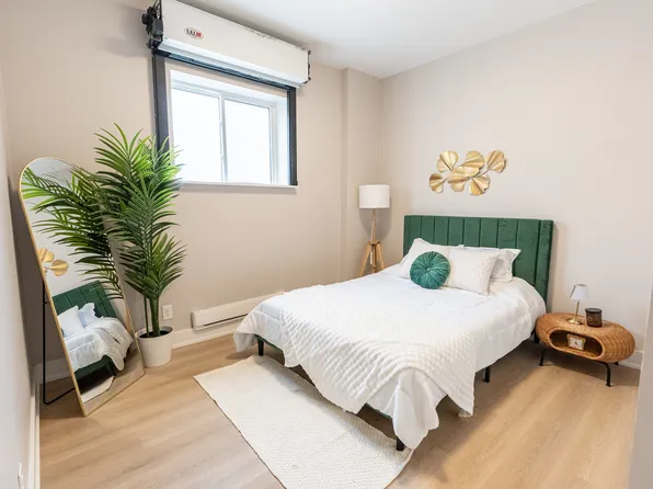 376 Richmond St, London, ON