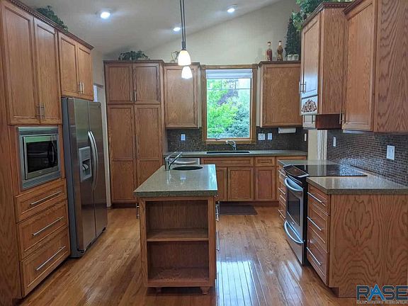 4th image of 46540 Highland Dr