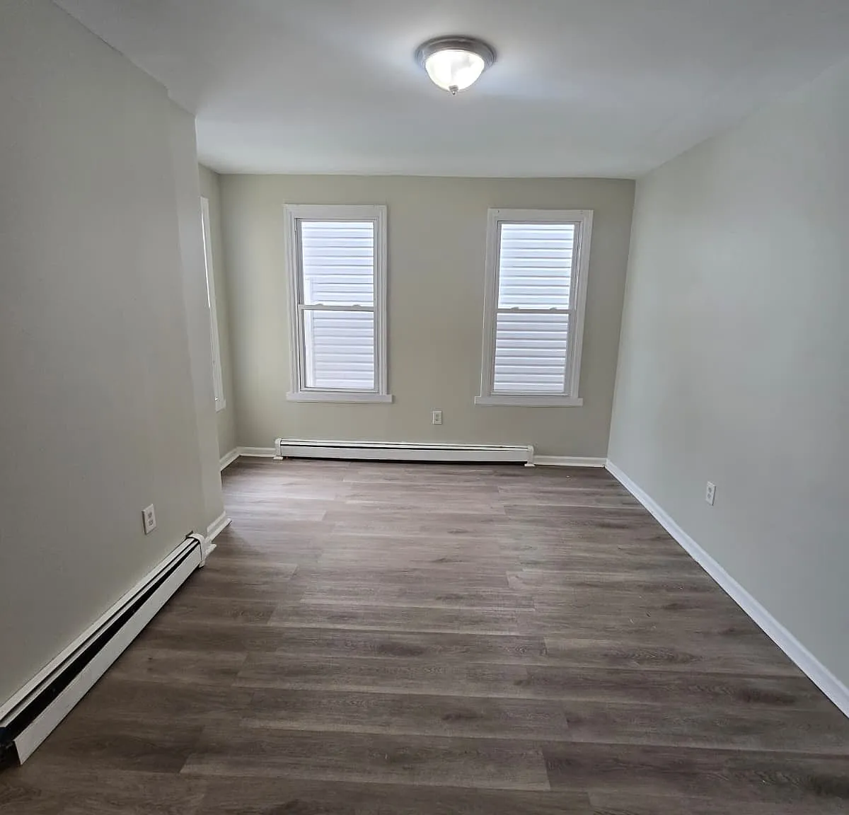 5 bed, 1600 sqft, $2,850 — Photo 4