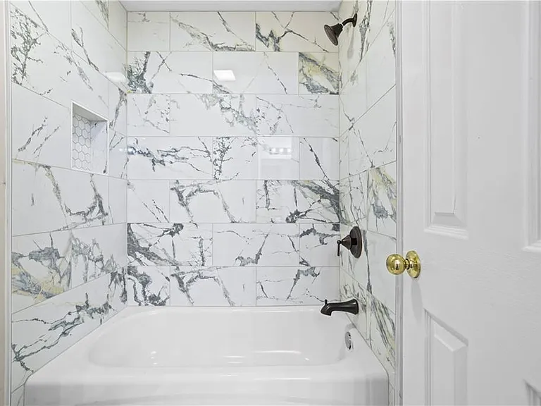 3010 Lakeside Ct — Photo 15