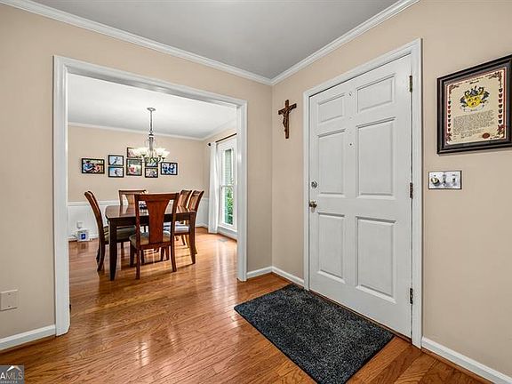 5th image of 312 Clubhouse Ct NW