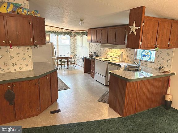 4th image of 37264 Carolina Dr