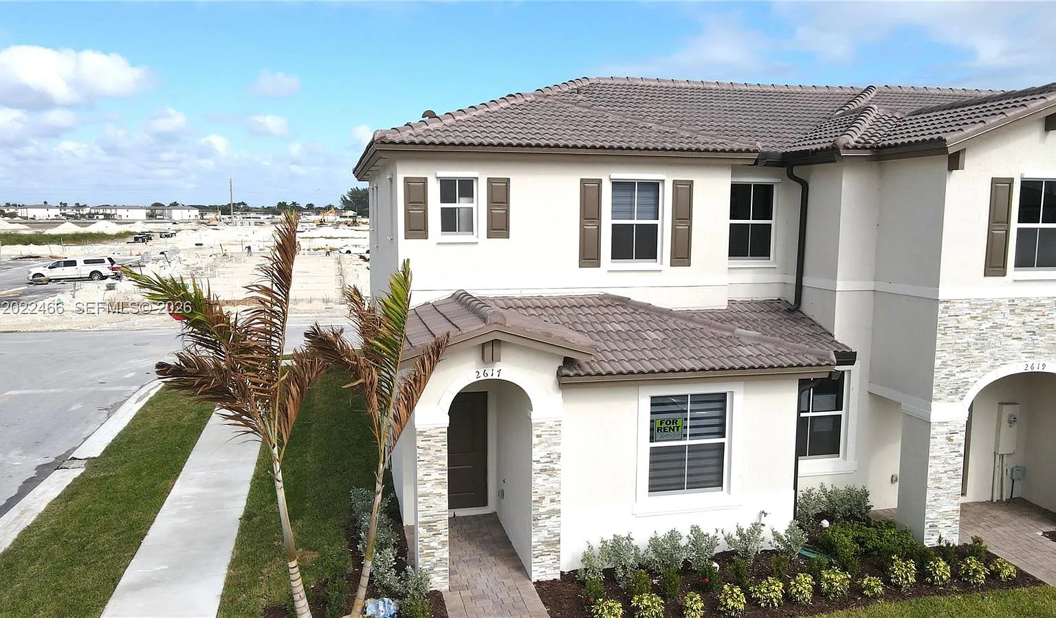 3 bed, 3.0 bath, 1328 sqft, $2,500 — Photo 1