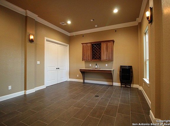 4th image of 124 Taylor Dr.
