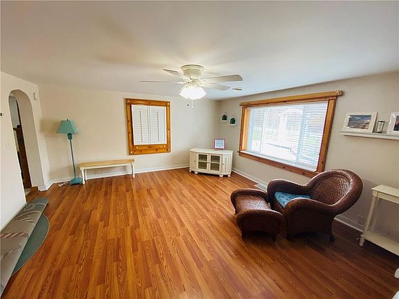 5th image of 9738 Glenwood Ave