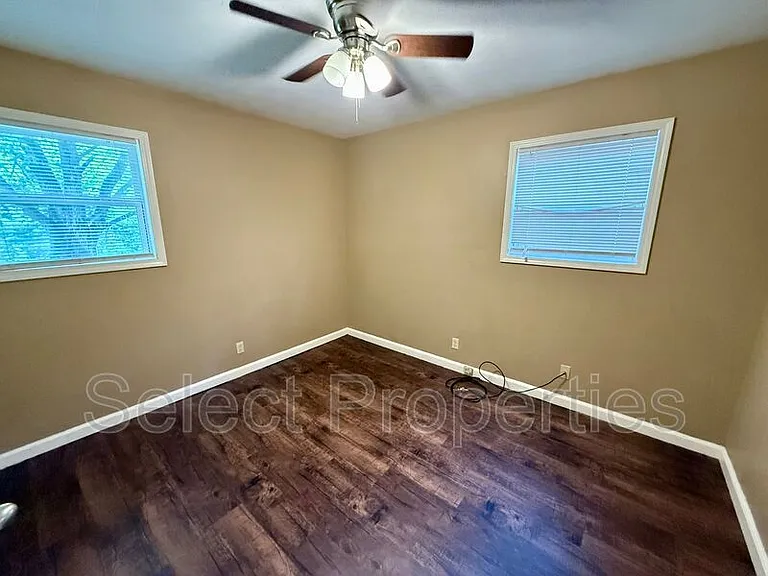 2310 Fairfield Dr — Photo 10