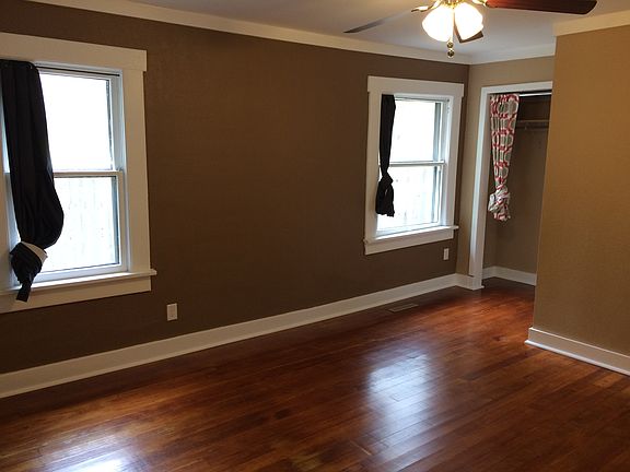5th image of 305 N Residence St