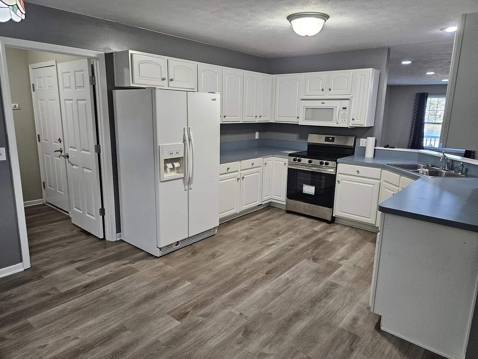 2 bed, 1356 sqft, $2,100 — Photo 4