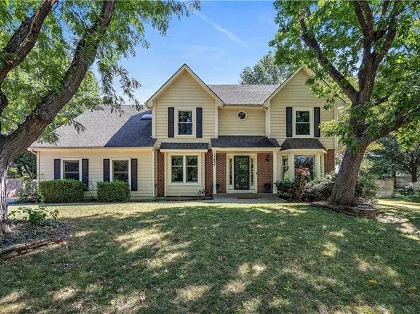 11405 Linden St, Leawood, KS 66211